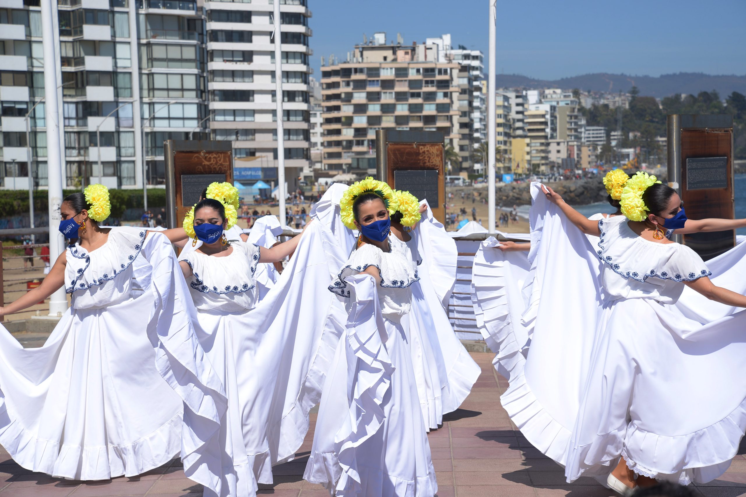 Ballet Folclórico Bafovi deleitó a cientos de personas en Muelle Vergara