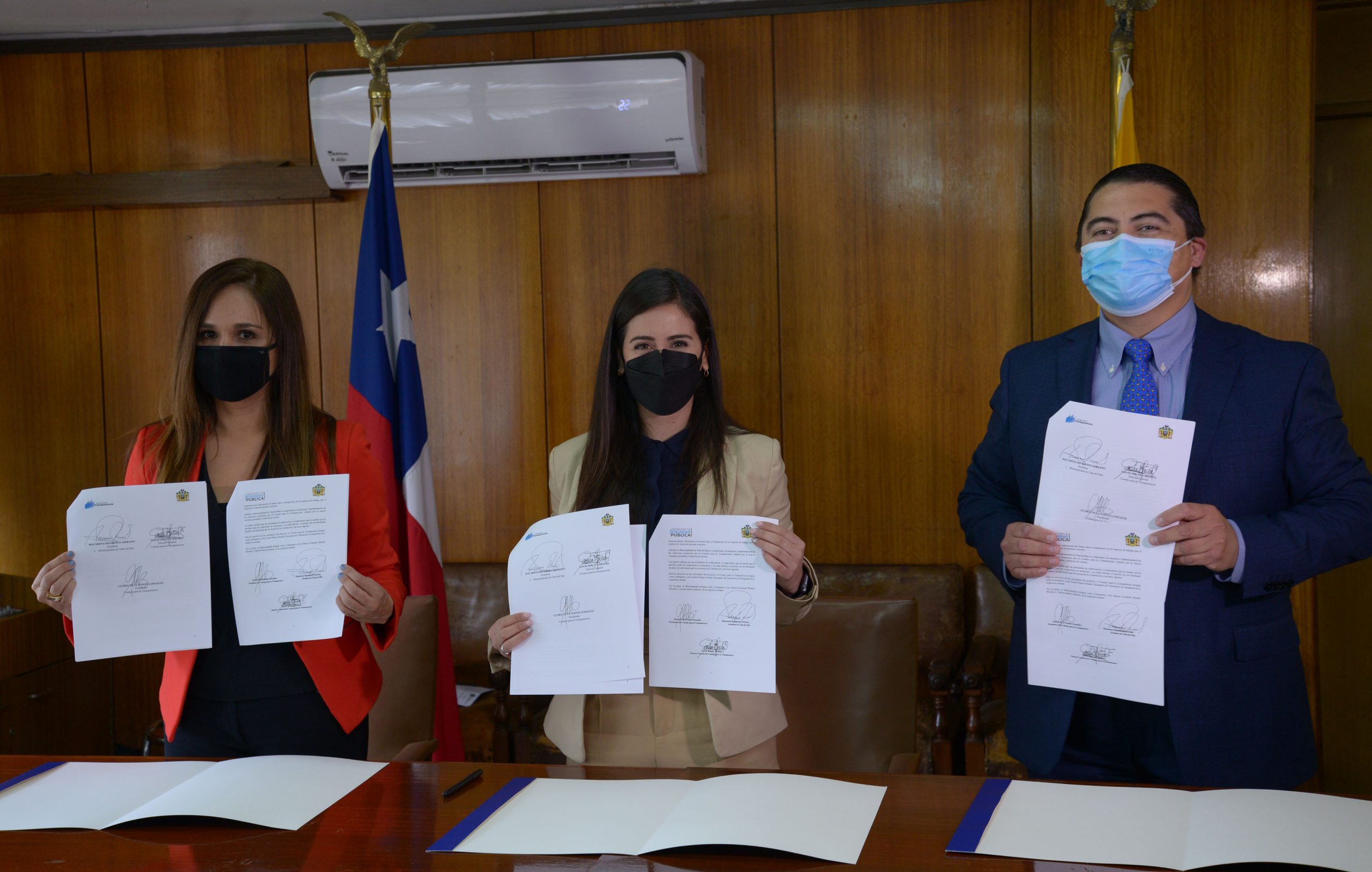 Alcaldesa Ripamonti firma convenios para integrar al municipio a portal del Consejo para la Transparencia