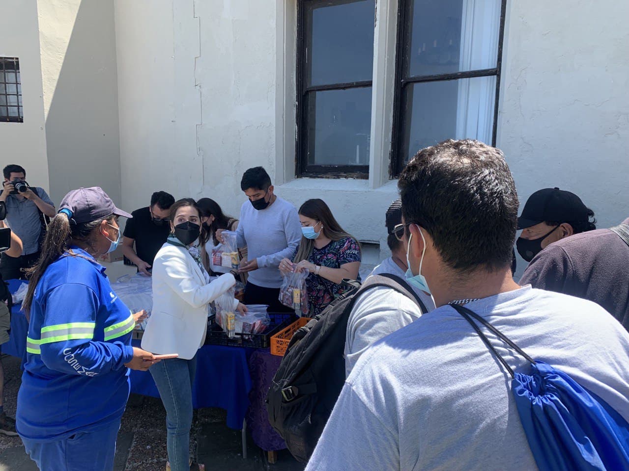 Alcaldesa Ripamonti se reunió con trabajadores y trabajadoras del aseo que realizaron limpieza de la ciudad desde las 7 AM tras celebración de Año Nuevo