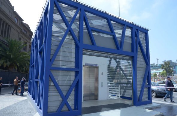 Reponen cúpula de acceso peatonal a estacionamientos subterráneos de Plaza Sucre