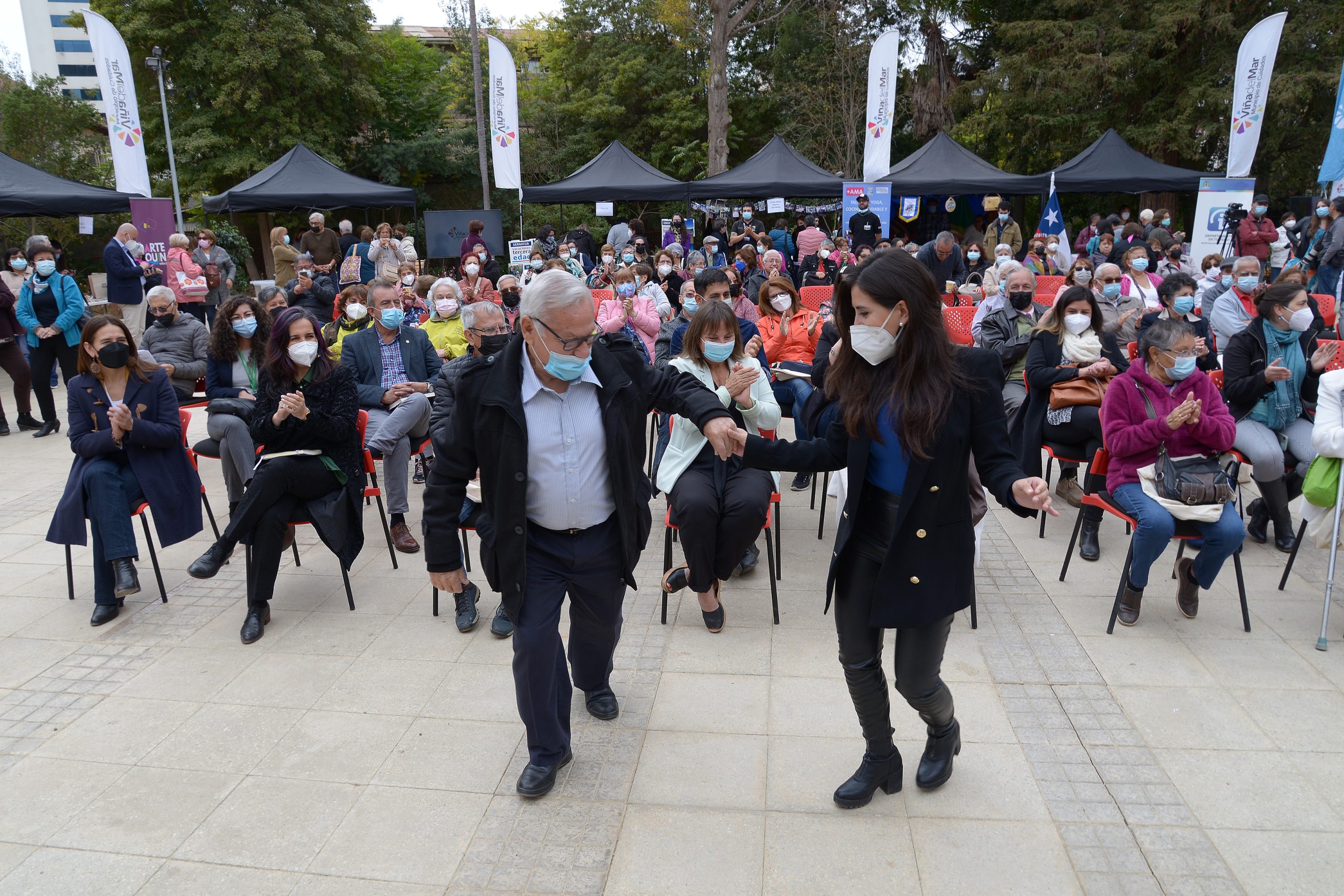 Alcaldesa Macarena Ripamonti se posiciona como una de las figuras políticas mejor valoradas por la ciudadanía en encuesta CADEM