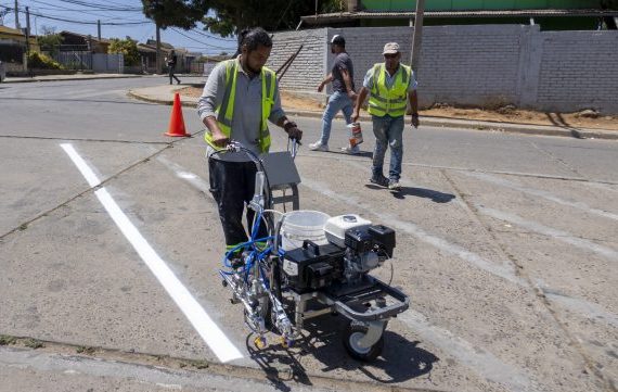 Municipio de Viña del Mar refuerza demarcación vial con nueva maquinaria
