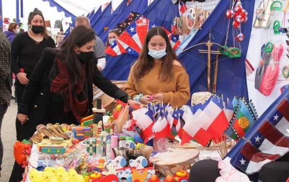 Comenzó la Feria Costumbrista de Fiestas Patrias en plaza 14 norte de Viña del Mar