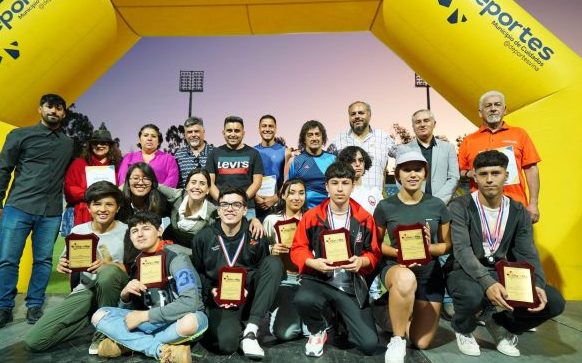 Escuelas deportivas municipales de Viña del Mar cerraron el año con masiva actividad en estadio Sausalito