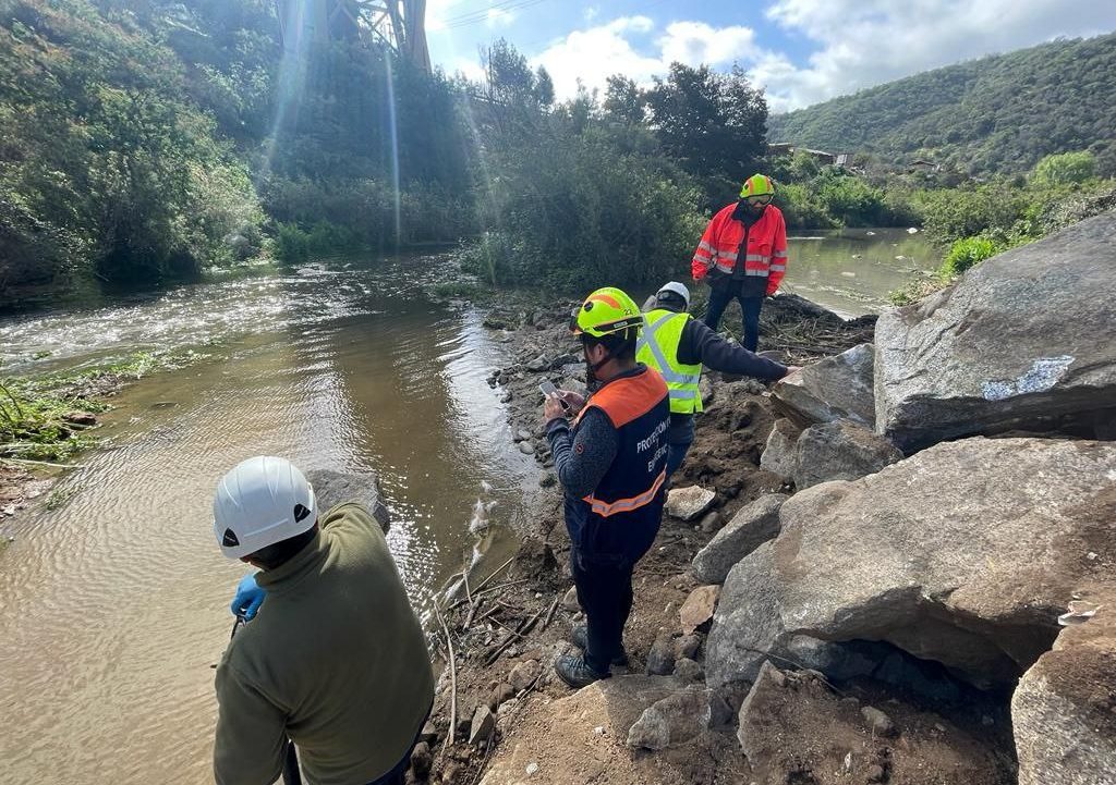 Municipio de Viña del Mar busca que ESVAL someta al Sistema de Evaluación Ambiental matriz de aguas servidas que ocasionó emergencia en estero