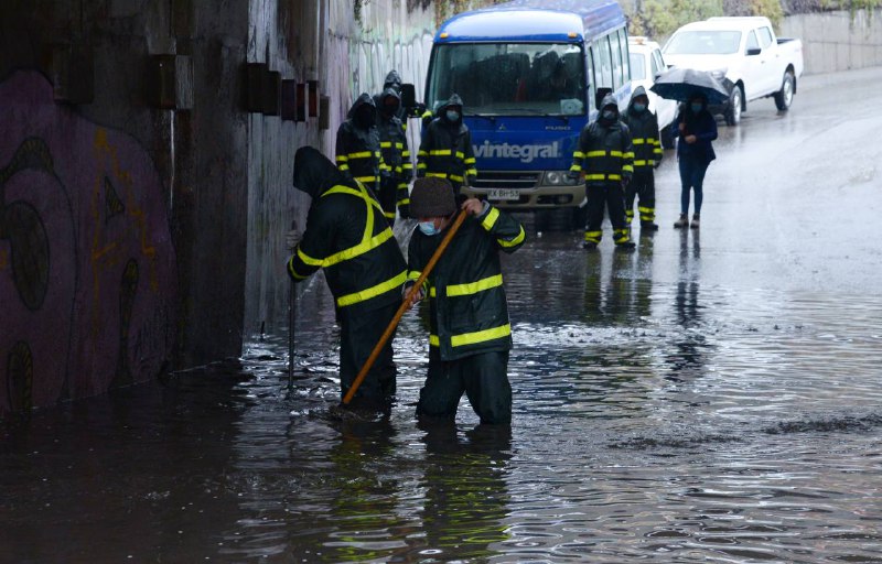 Continúan las lluvias: activos trabajos de equipos municipales ante sistema frontal en Viña del Mar